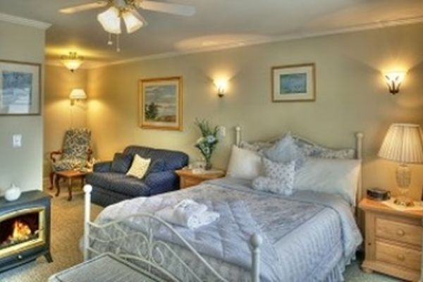 HARBORAGE INN ON THE OCEANFRON (Boothbay Harbor)